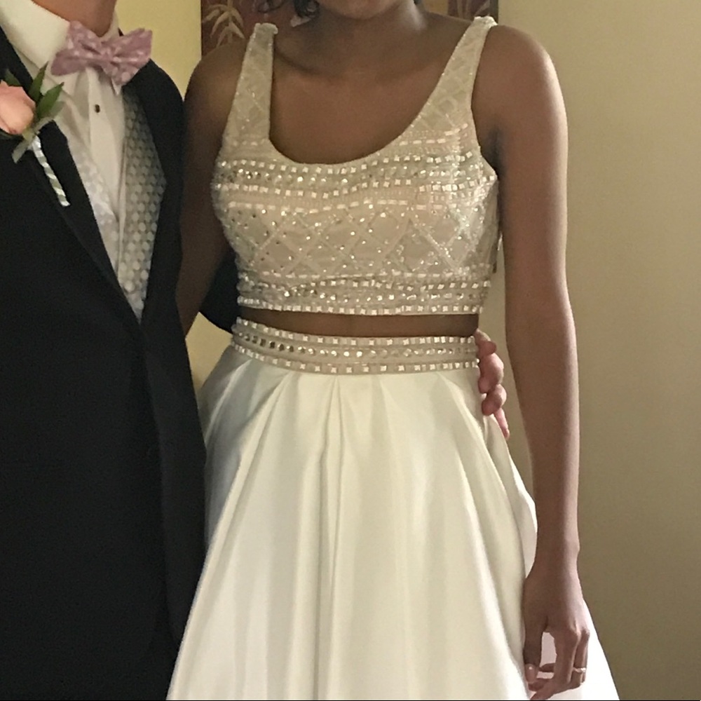 Two-piece prom gown with pockets! - Picture 3 of 3